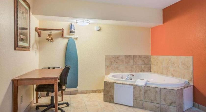 Rodeway Inn & Suites Macon Eksteriør bilde